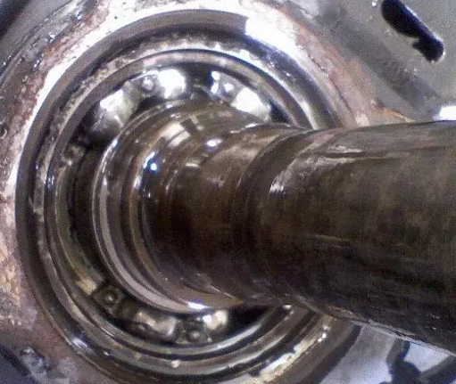 使用不當導致軸承磨損 使用不當導致軸承磨損